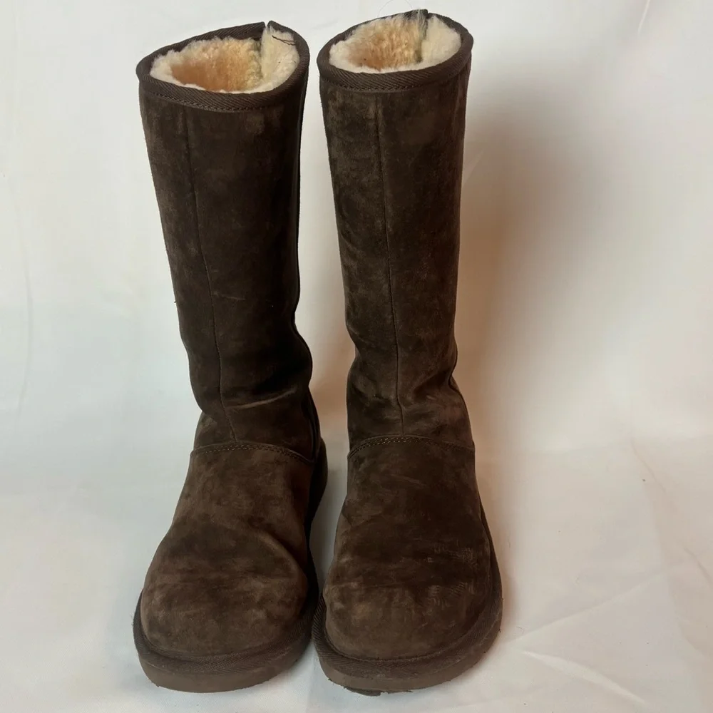 UGG AUSTRALIA Women's 7 Dark Brown 5119 Suede Knightsbridge Tall Back Zip Boots